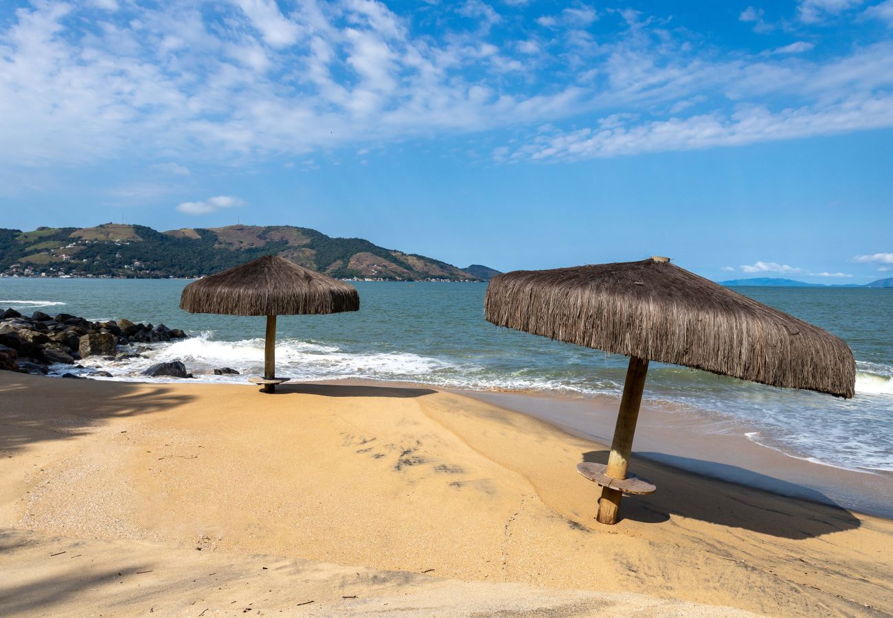 House in Mangaratiba - House with private beach in Porto Bello Mangaratiba