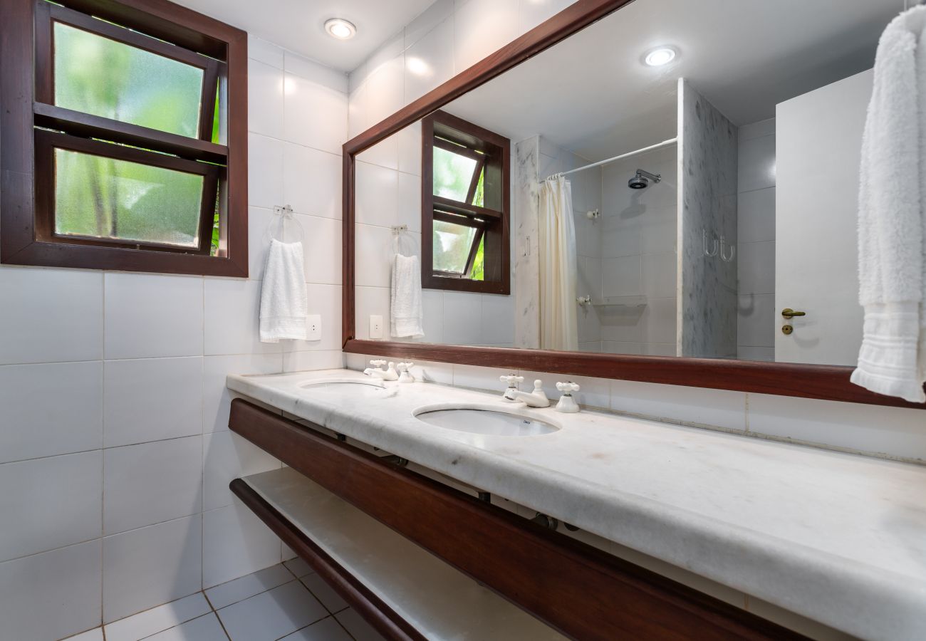 House in Mangaratiba - House with private beach in Porto Bello Mangaratiba