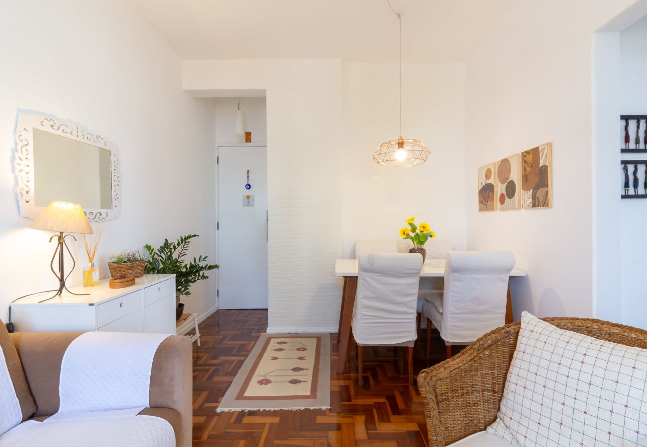 Apartment in Rio de Janeiro - 4 minutes from Arcos da Lapa | SR1502  