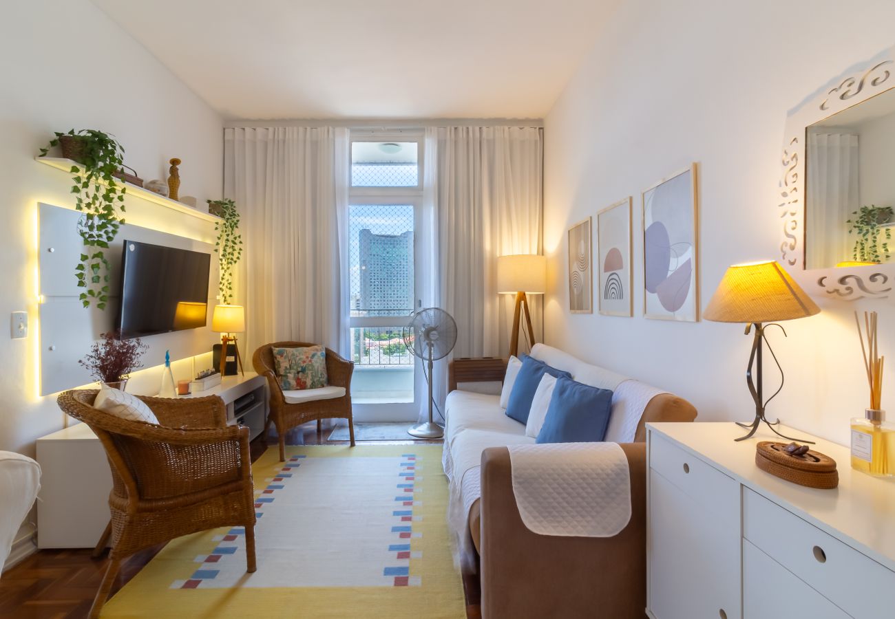 Apartment in Rio de Janeiro - 4 minutes from Arcos da Lapa | SR1502  