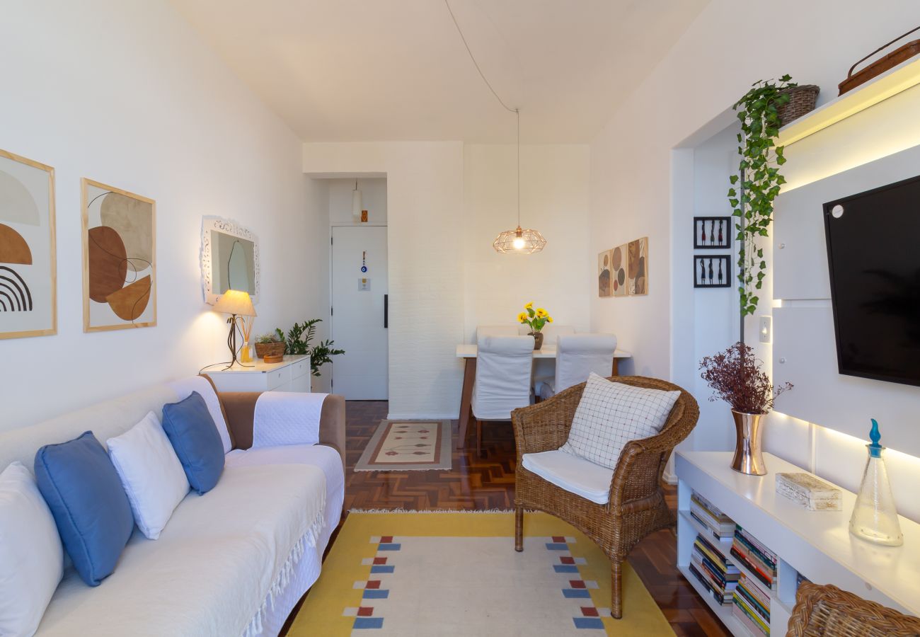Apartment in Rio de Janeiro - 4 minutes from Arcos da Lapa | SR1502  