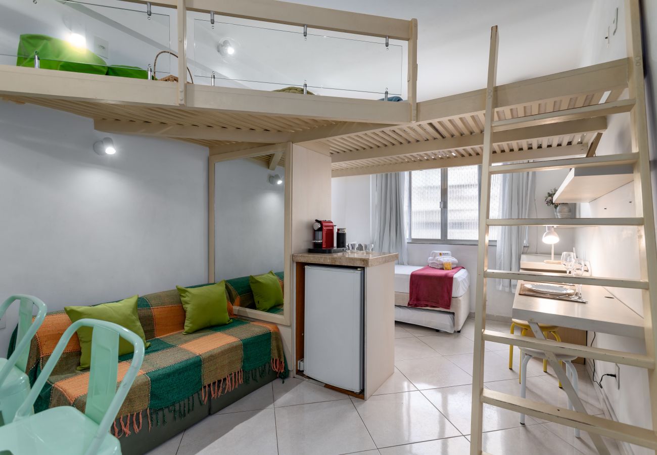 Studio a Rio de Janeiro - 1 minuto da praia de Copacabana | A923