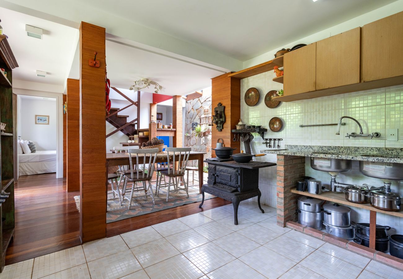 Casa a Miguel Pereira - Refúgio Perfeito em Miguel Pereira | AND61