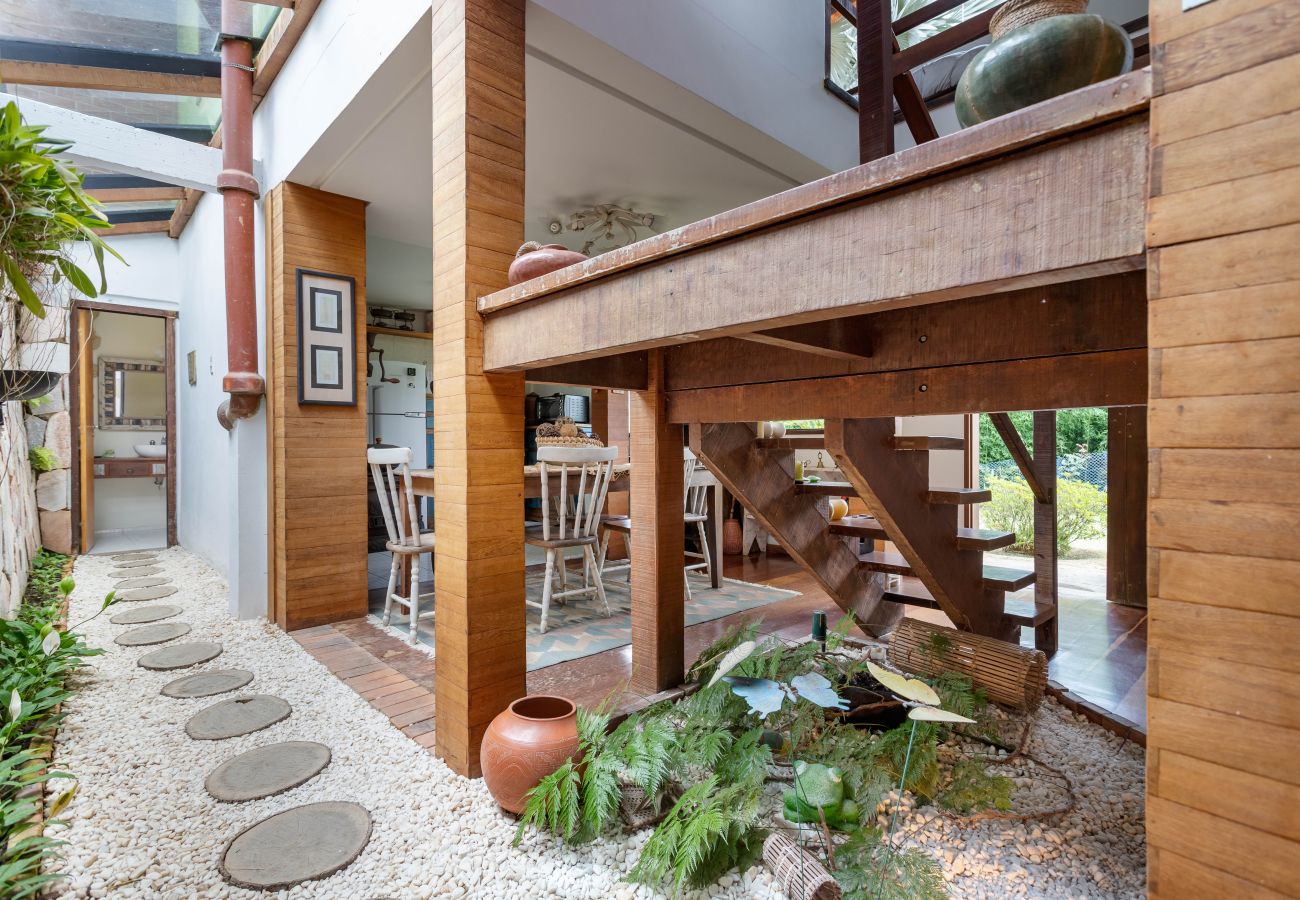 Casa a Miguel Pereira - Refúgio Perfeito em Miguel Pereira | AND61