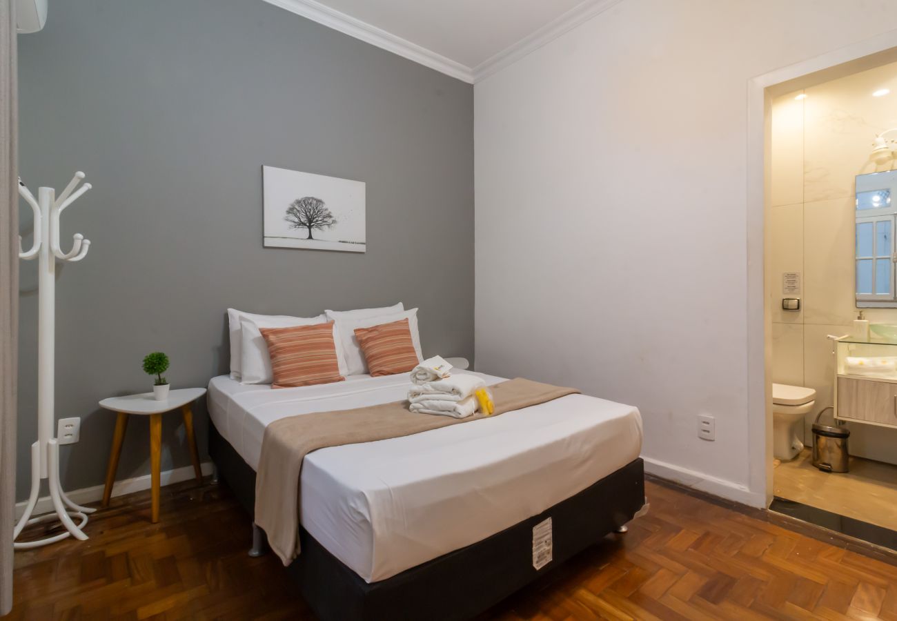 Apartamento em Rio de Janeiro - 2 minutos da praia de copacabana | A306