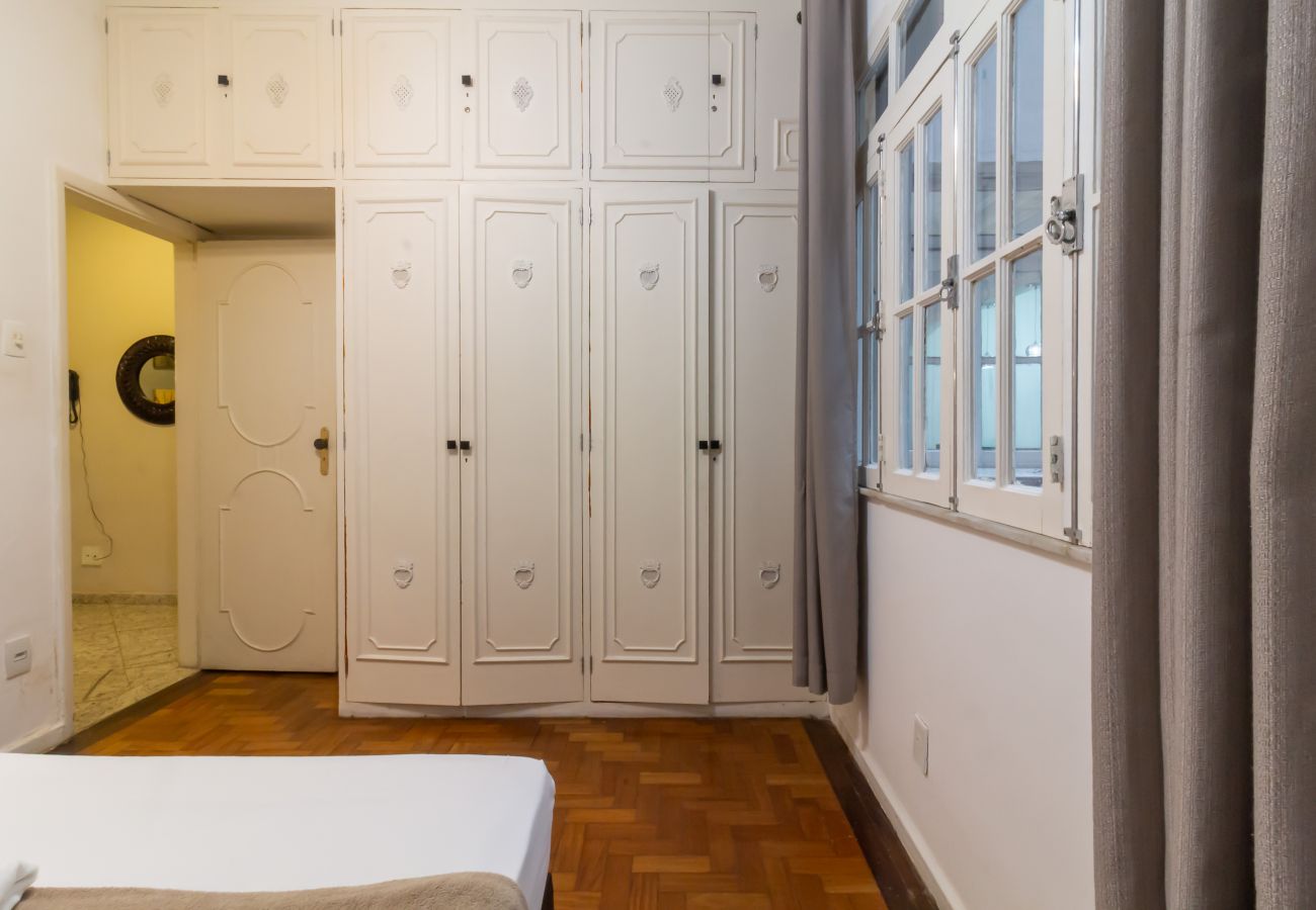 Apartamento em Rio de Janeiro - 2 minutos da praia de copacabana | A306