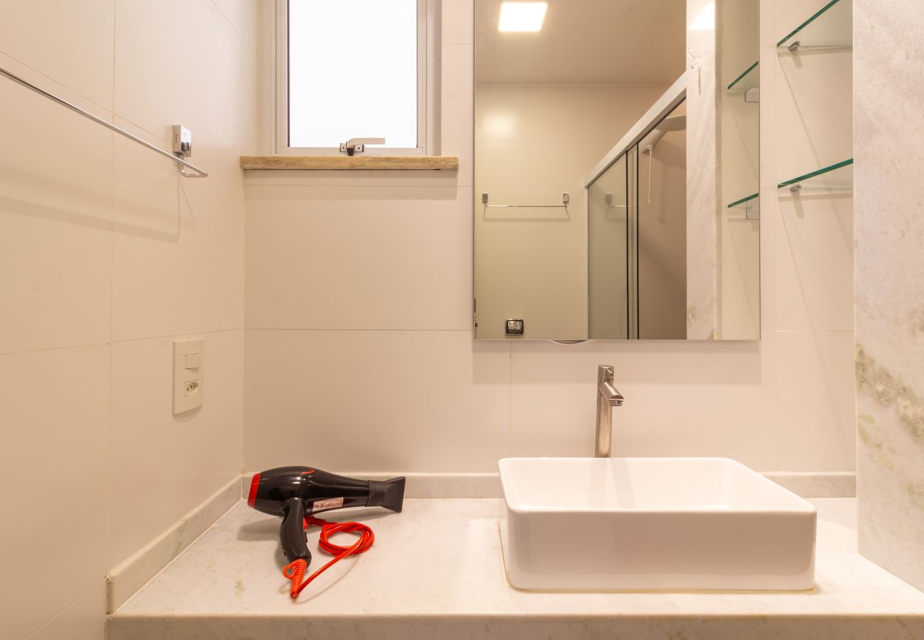 Apartamento em Rio de Janeiro - 10 minutos da praia de Ipanema | AC402