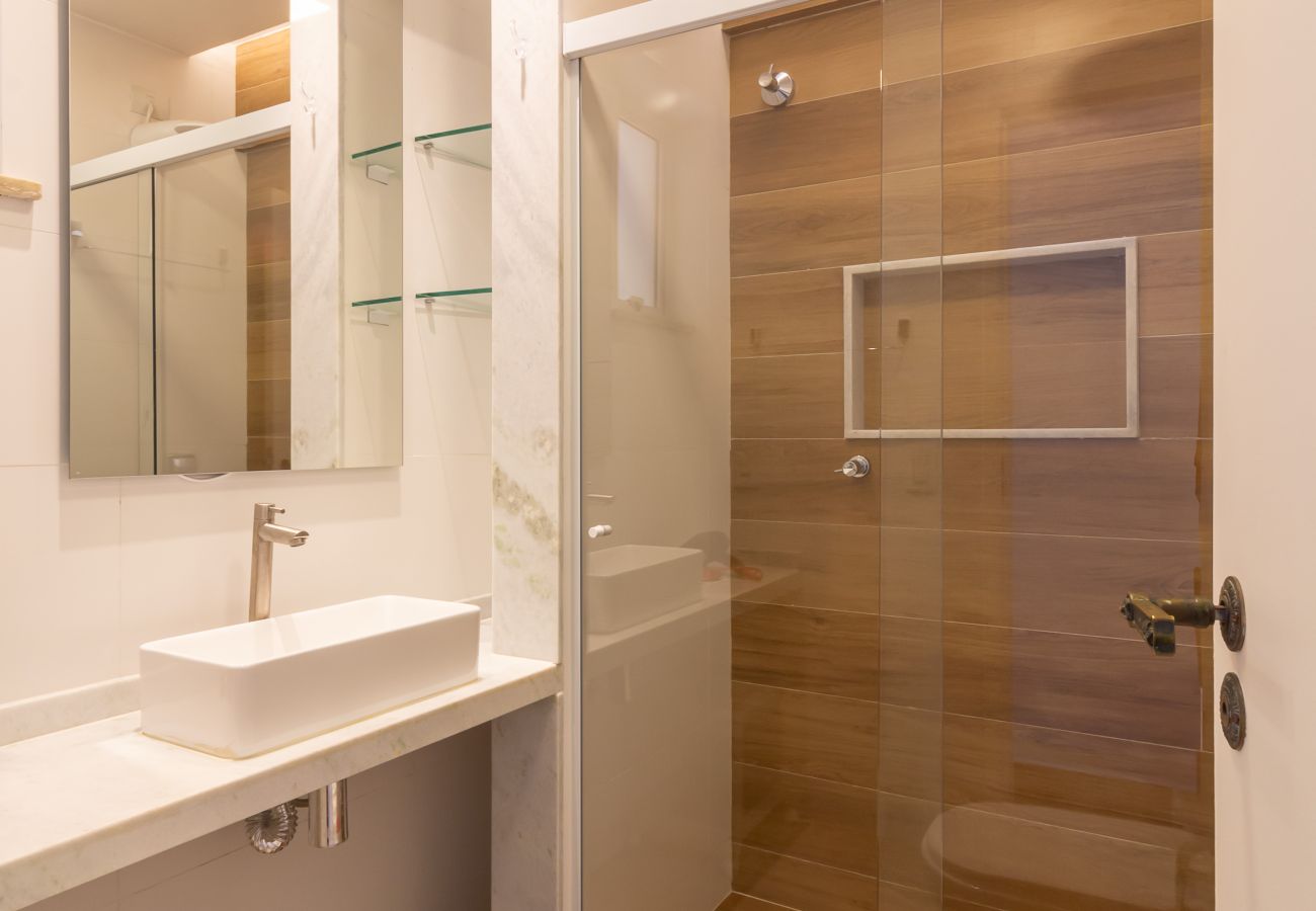 Apartamento em Rio de Janeiro - 10 minutos da praia de Ipanema | AC402