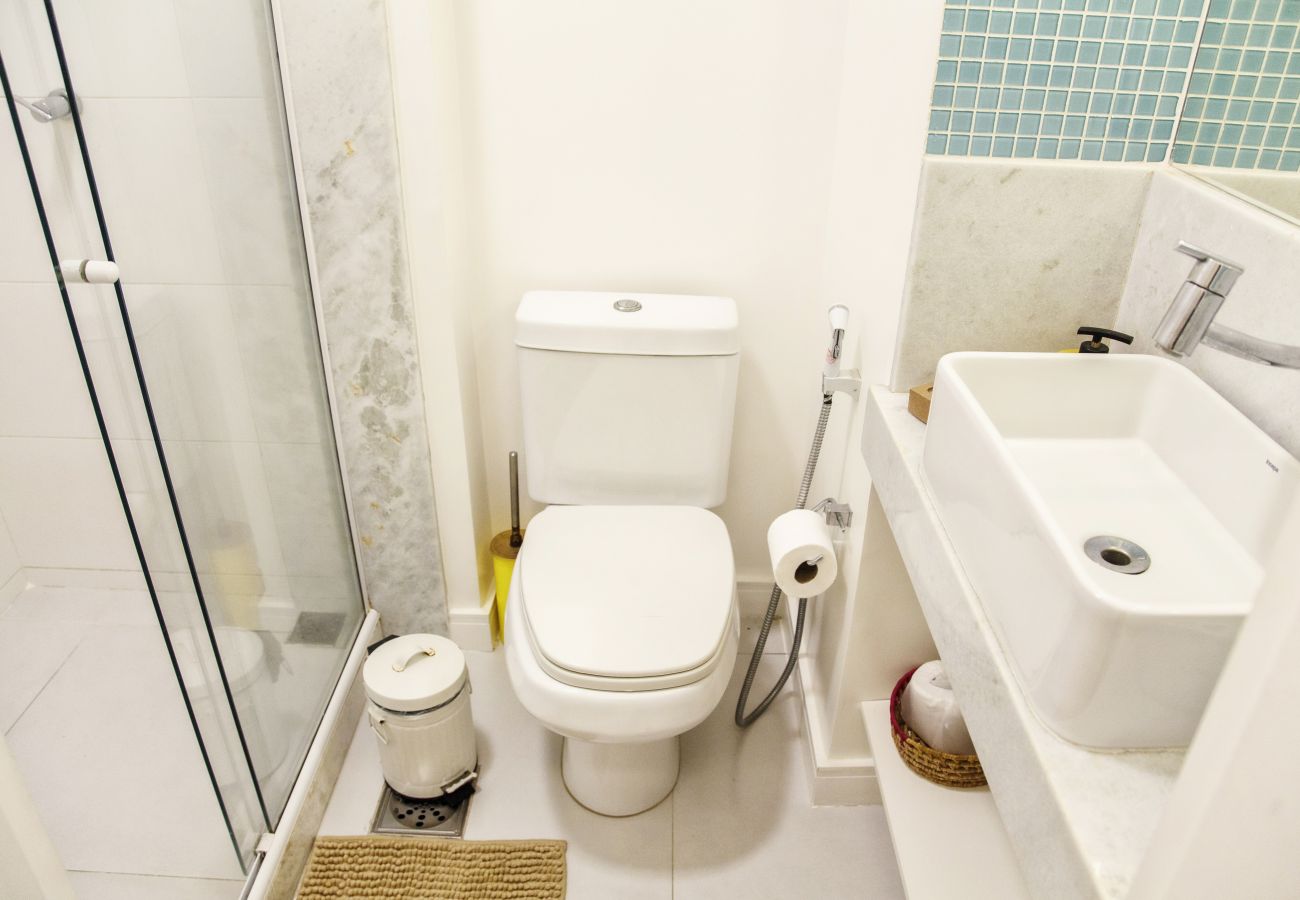 Apartamento em Rio de Janeiro - Adorável em Copacabana |Próximo a praia| MVC205 