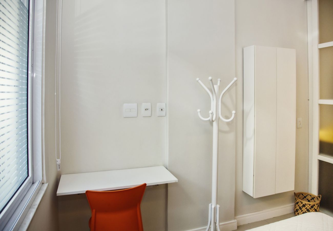 Apartamento em Rio de Janeiro - Adorável em Copacabana |Próximo a praia| MVC205 