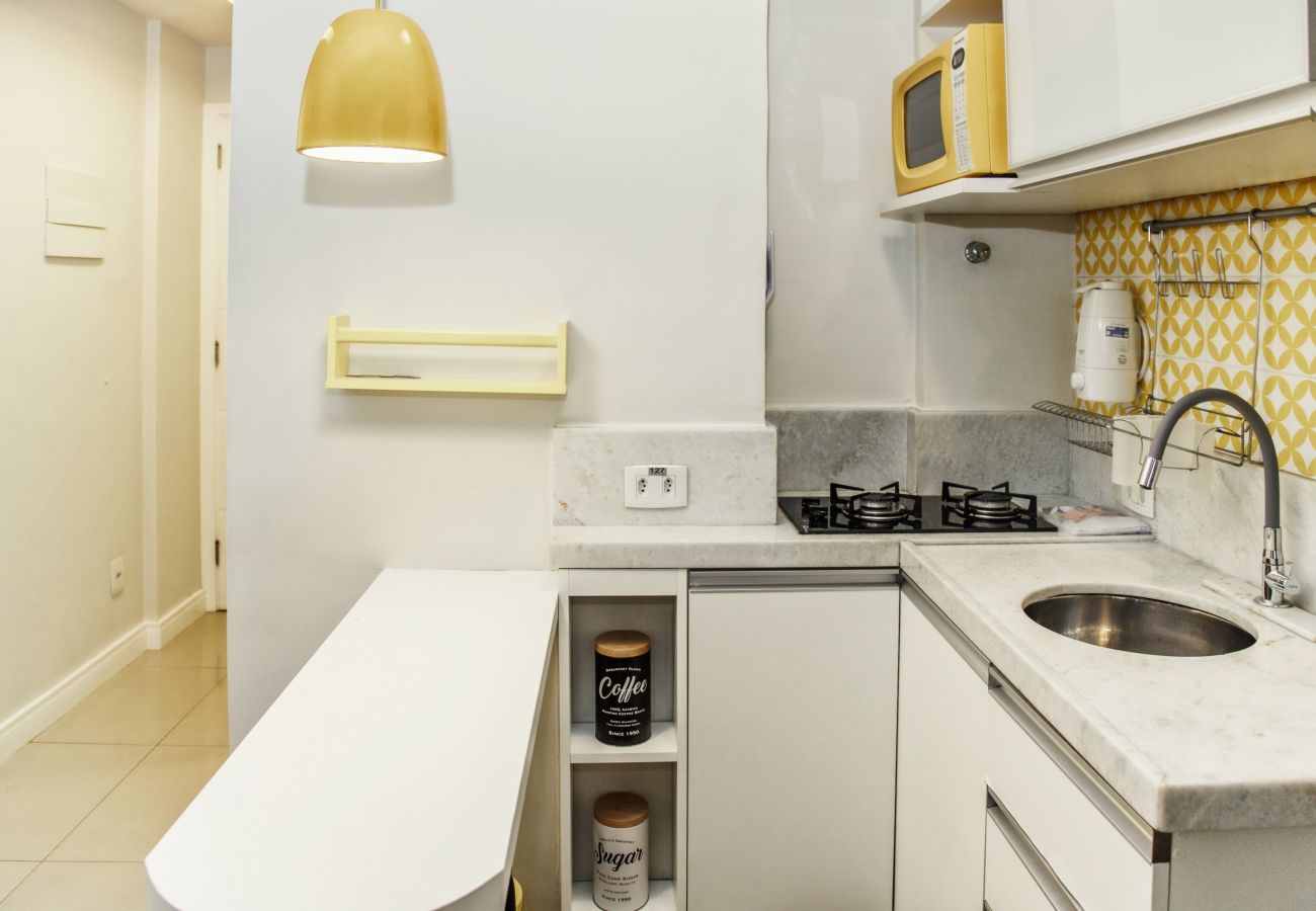 Apartamento em Rio de Janeiro - Adorável em Copacabana |Próximo a praia| MVC205 