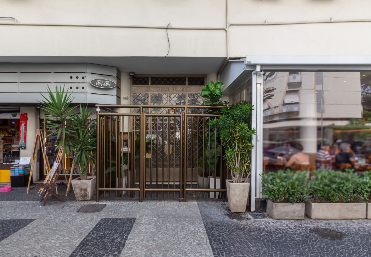 Apartamento em Rio de Janeiro - 5 minutos da Praia do Leblon | AP102