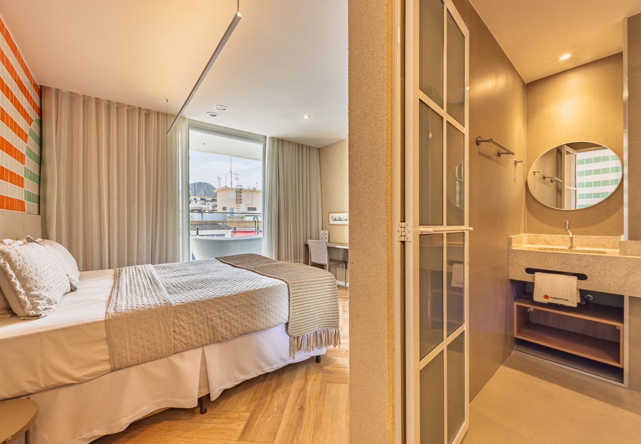 Apartamento em Rio de Janeiro - Vista para o Mar e Varanda com Banheira  | Q4