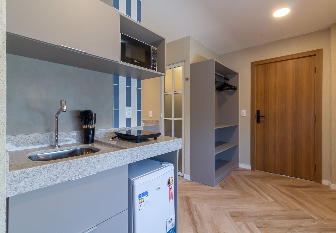 Apartamento em Rio de Janeiro - Acolhedor a Poucos Passos de Praia de Copacabana | Q13