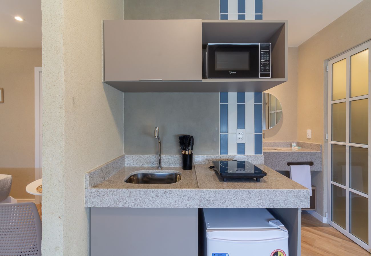 Apartamento em Rio de Janeiro - Acolhedor a Poucos Passos de Praia de Copacabana | Q13