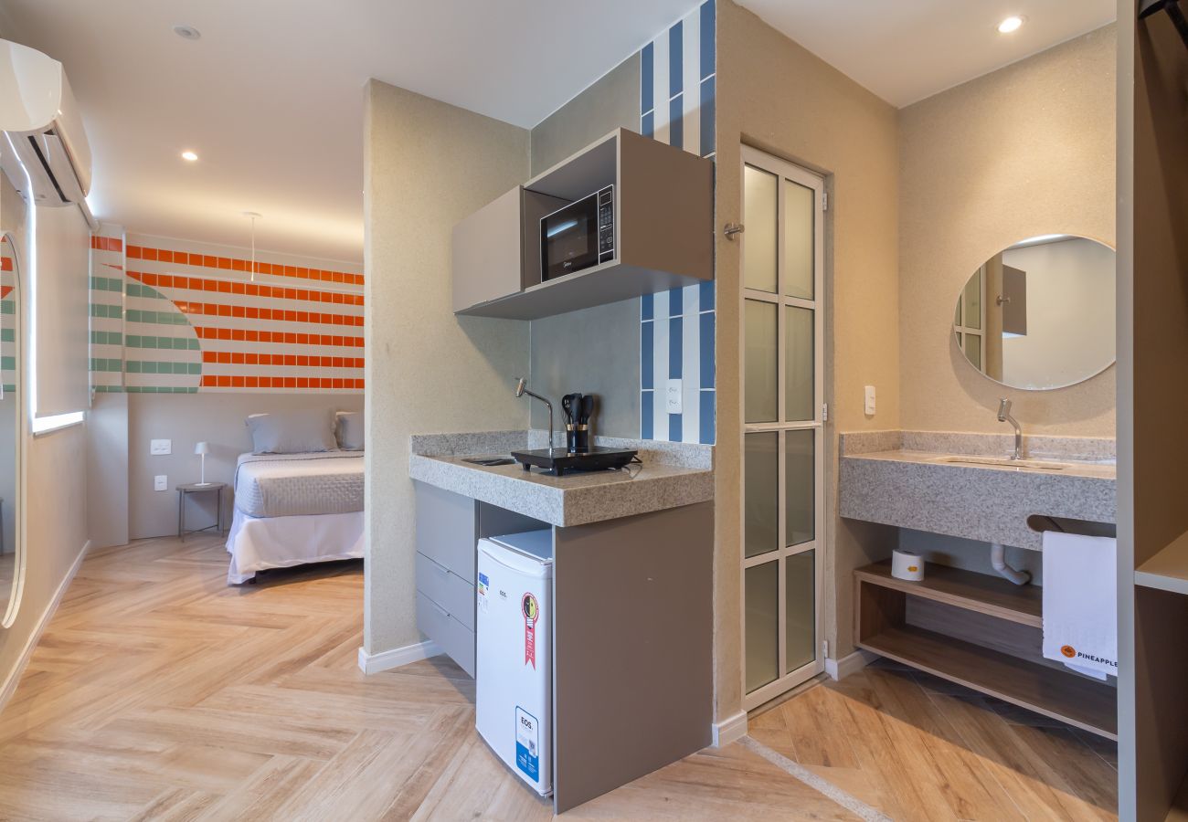 Apartamento em Rio de Janeiro - Acolhedor a Poucos Passos de Praia de Copacabana | Q13