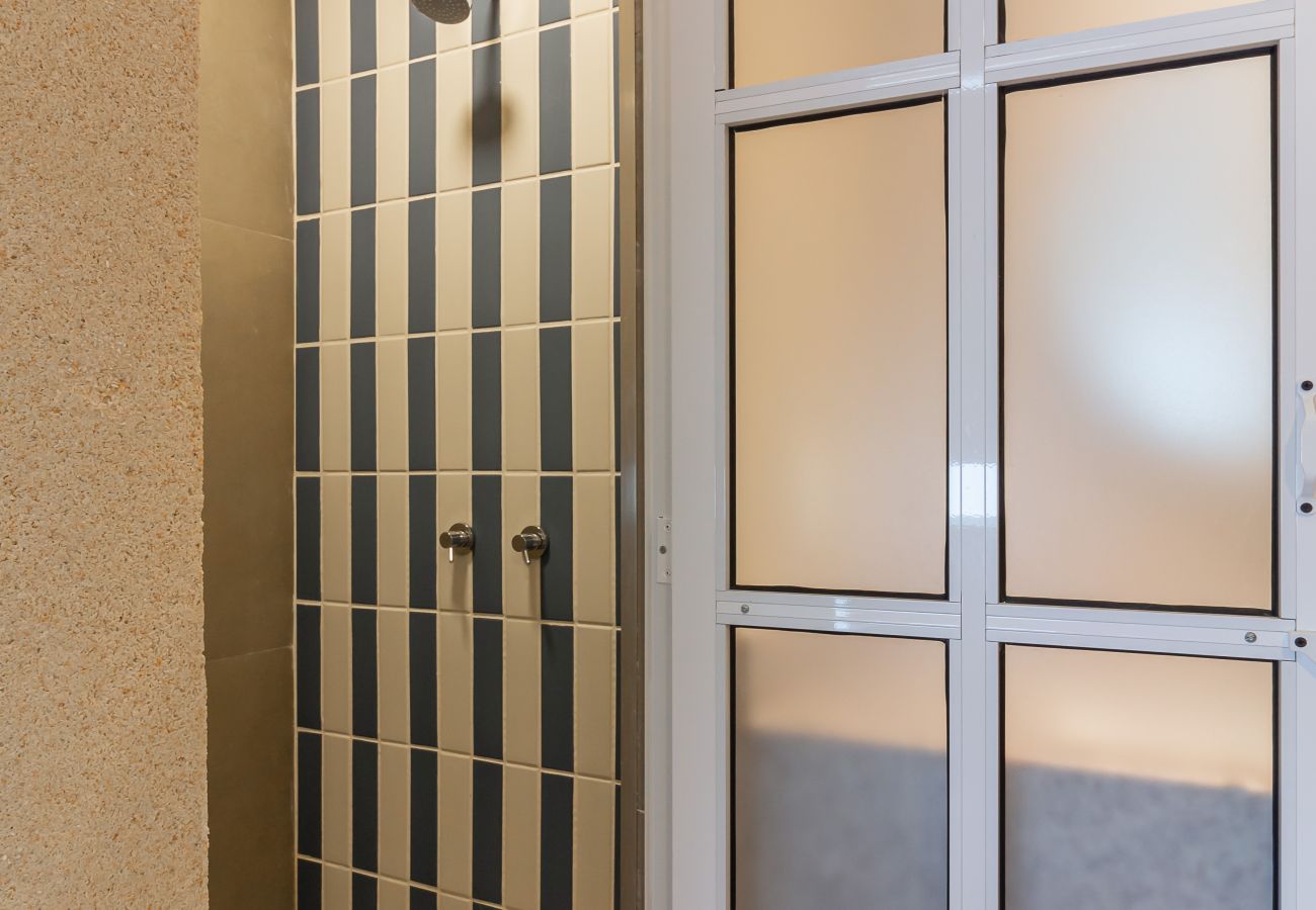 Apartamento em Rio de Janeiro - Acolhedor a Poucos Passos de Praia de Copacabana | Q13