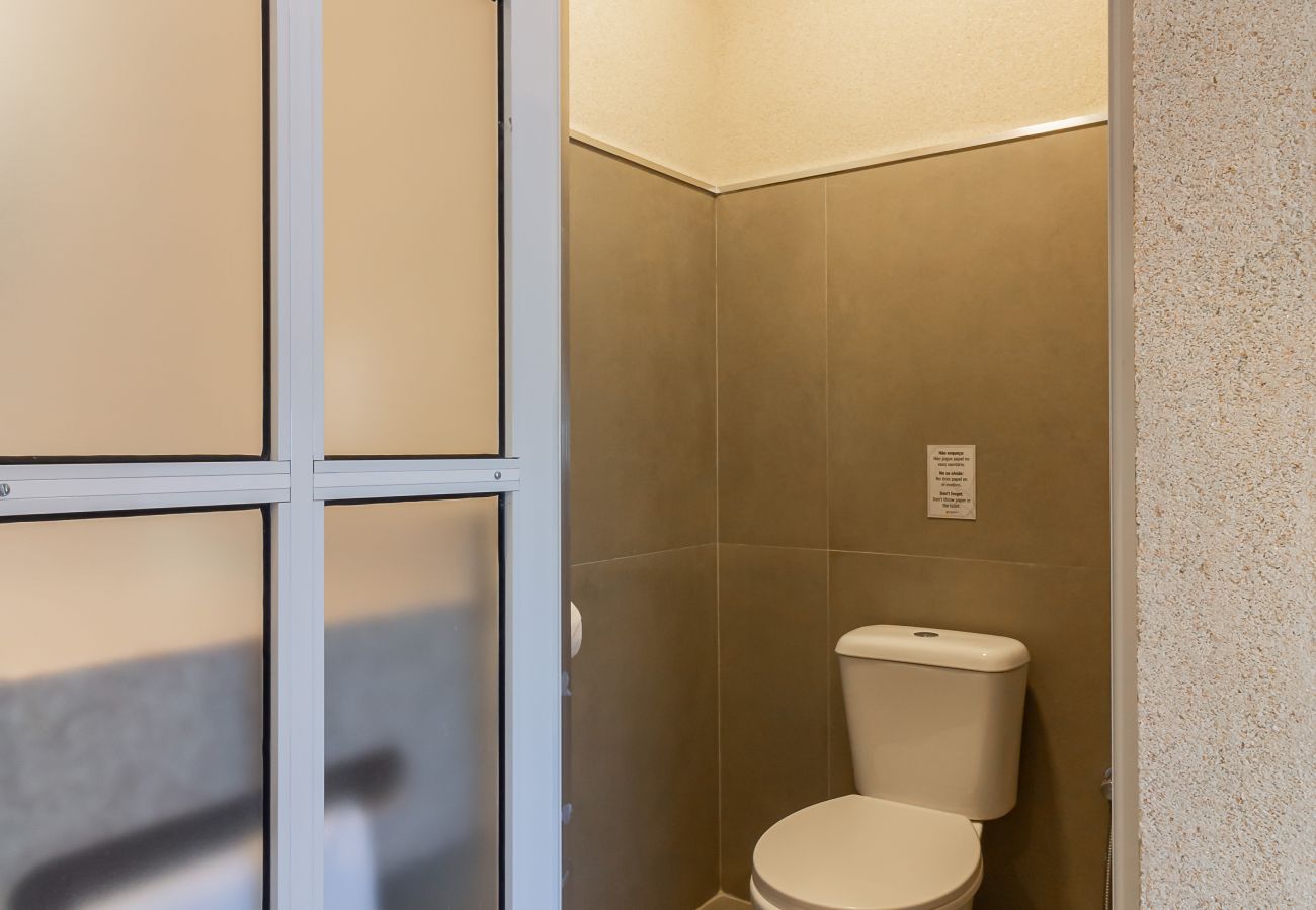 Apartamento em Rio de Janeiro - Acolhedor a Poucos Passos de Praia de Copacabana | Q13