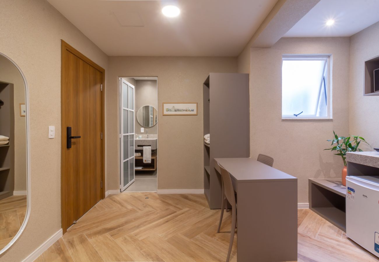 Apartamento em Rio de Janeiro - Refúgio a Poucos Passos de Praia de Copacabana | Q15