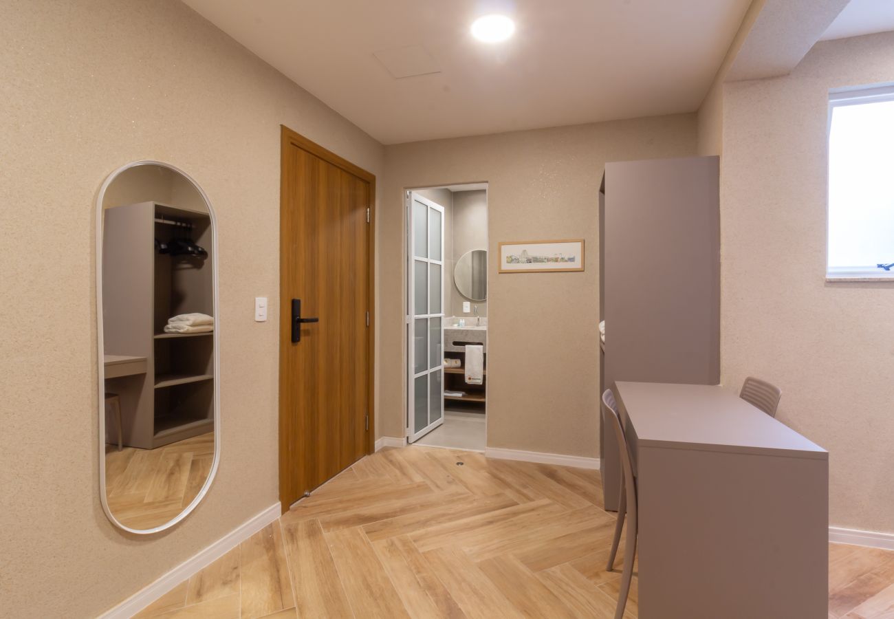 Apartamento em Rio de Janeiro - Refúgio a Poucos Passos de Praia de Copacabana | Q15