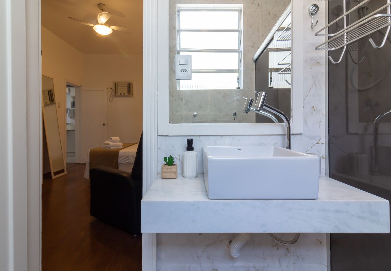 Apartamento em Rio de Janeiro - Refúgio em Copacabana para dois | NSC1011 